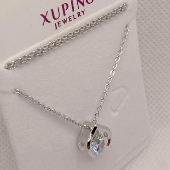 Beautiful Floating Stone Pendant - Picture 2 of 8